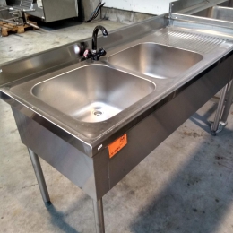sink with 2 bassins left